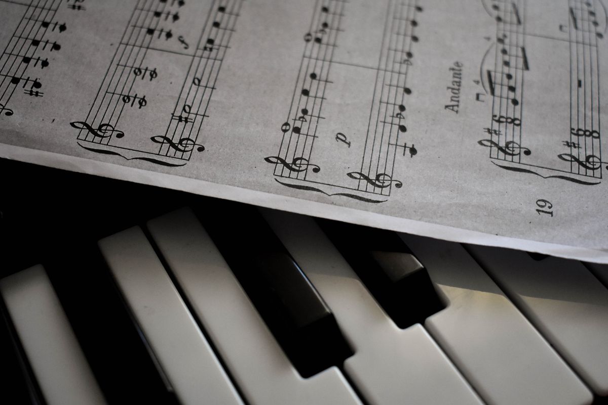 Muzyka relaksacyjna – Dźwięki natury, ambient i klasyka – Jaka muzyka relaksacyjna najlepiej koi nerwy po ciężkim dniu
